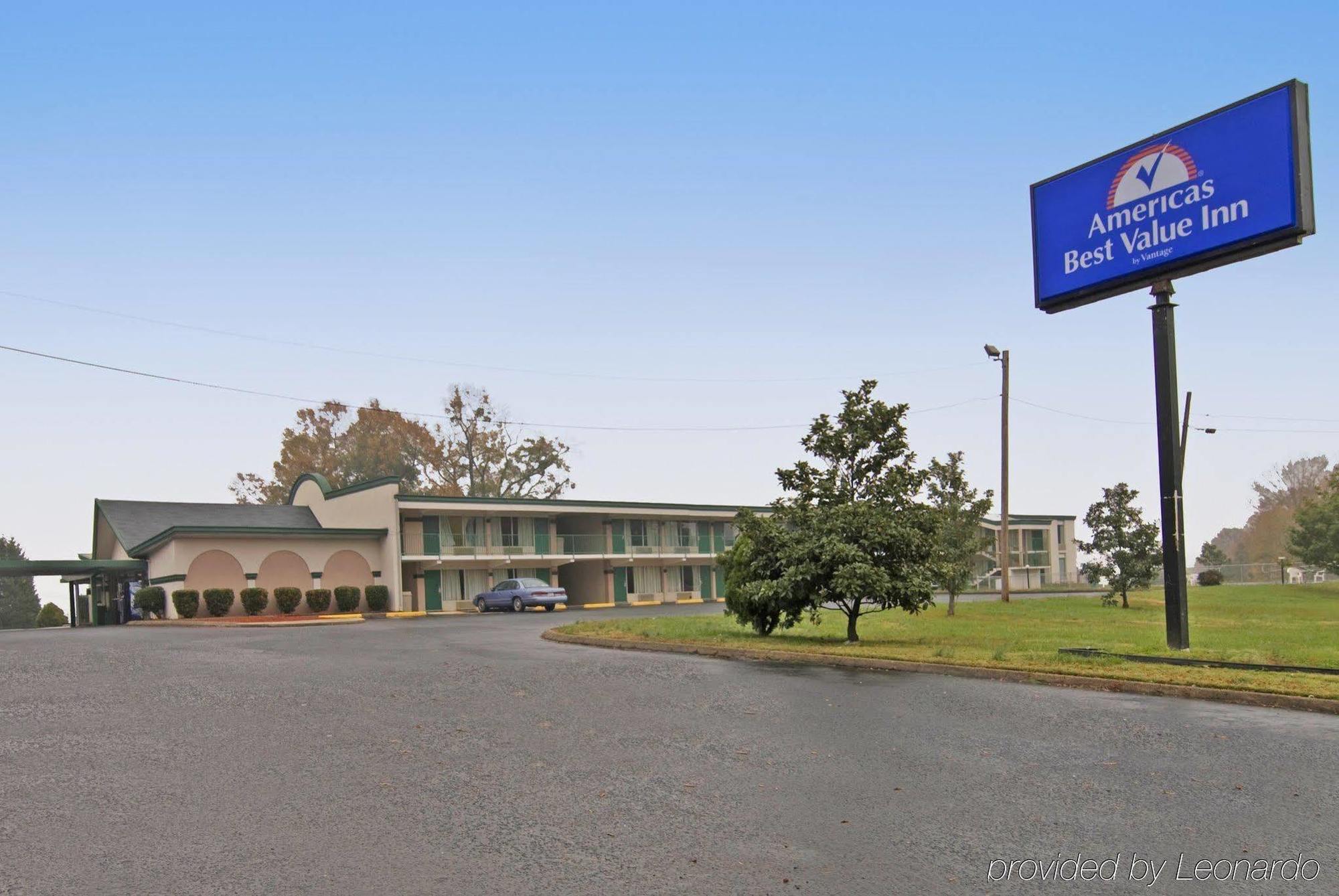 Days Inn By Wyndham Monroe Nc Exterior photo