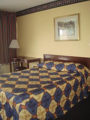 Days Inn By Wyndham Monroe Nc Room photo